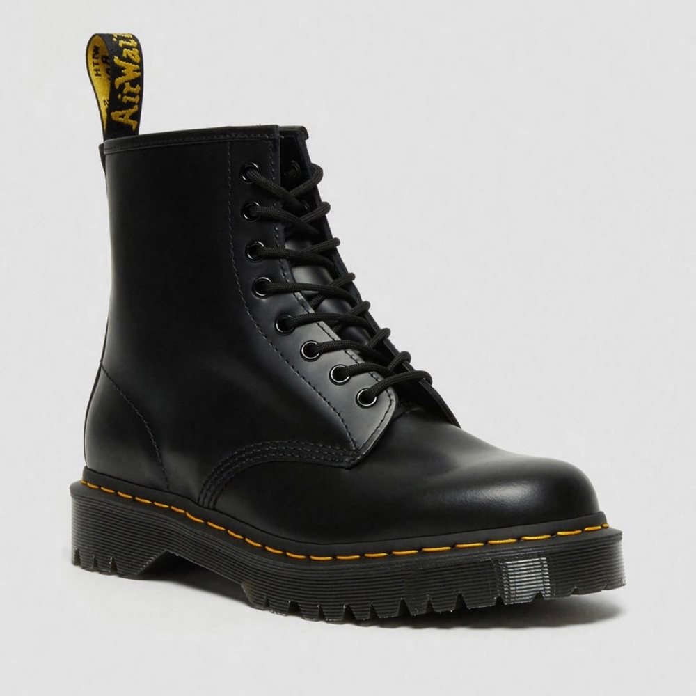 Dr. Martens 1460 Bex Smooth Leather Boots - Women’s size 9 / Men’s size 7